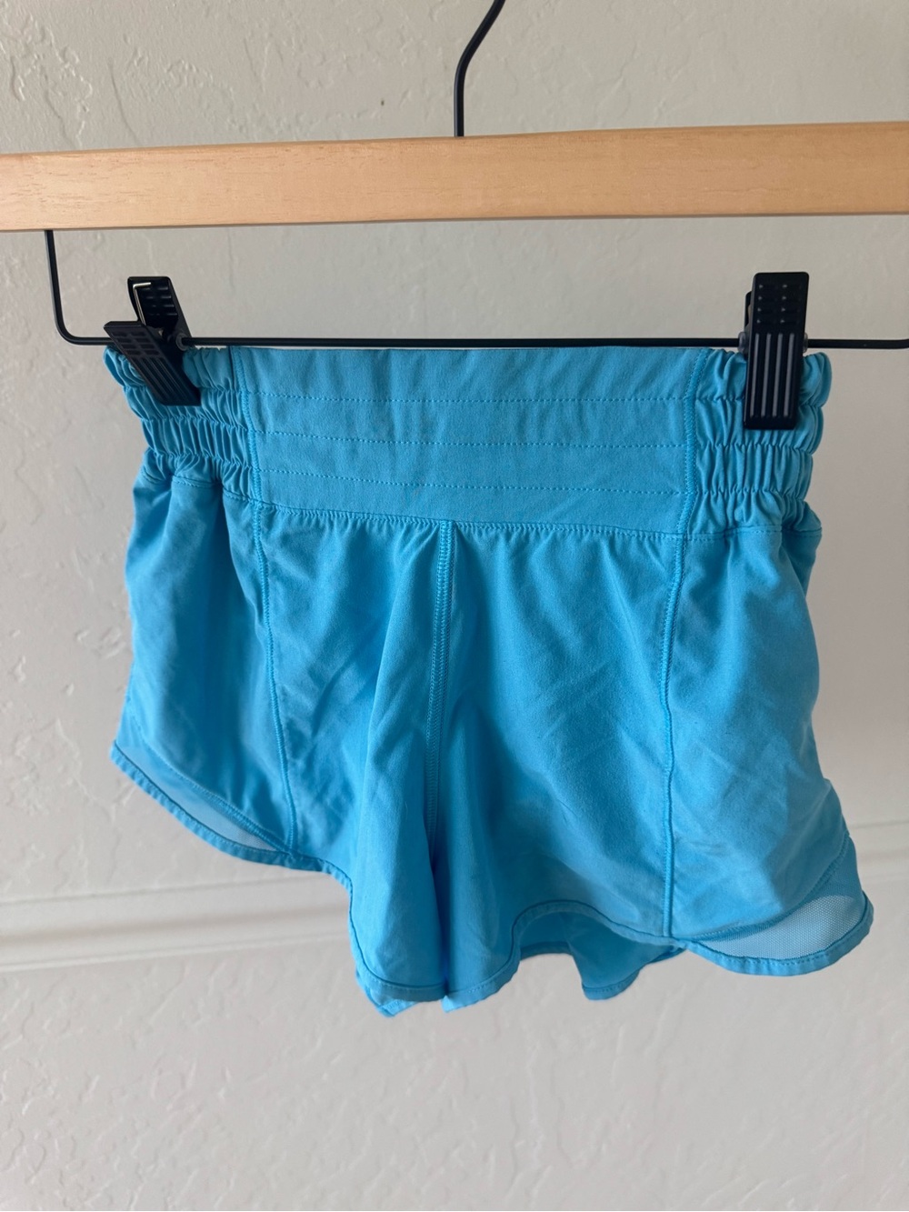 EUC Lululemon high waist hotty hot shorts 2.5 inch Sz 0